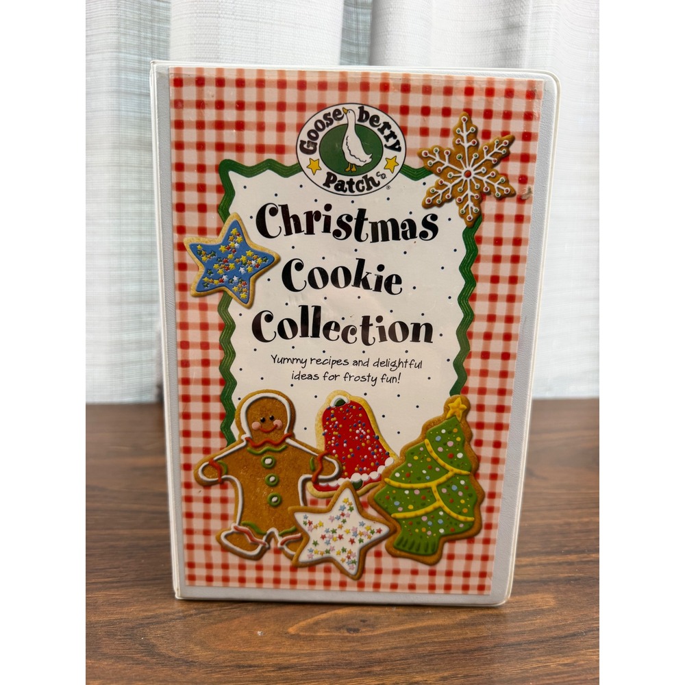 Gooseberry Patch Christmas Cookie Collection Binder Cookbook & 6 Cookie Cutters